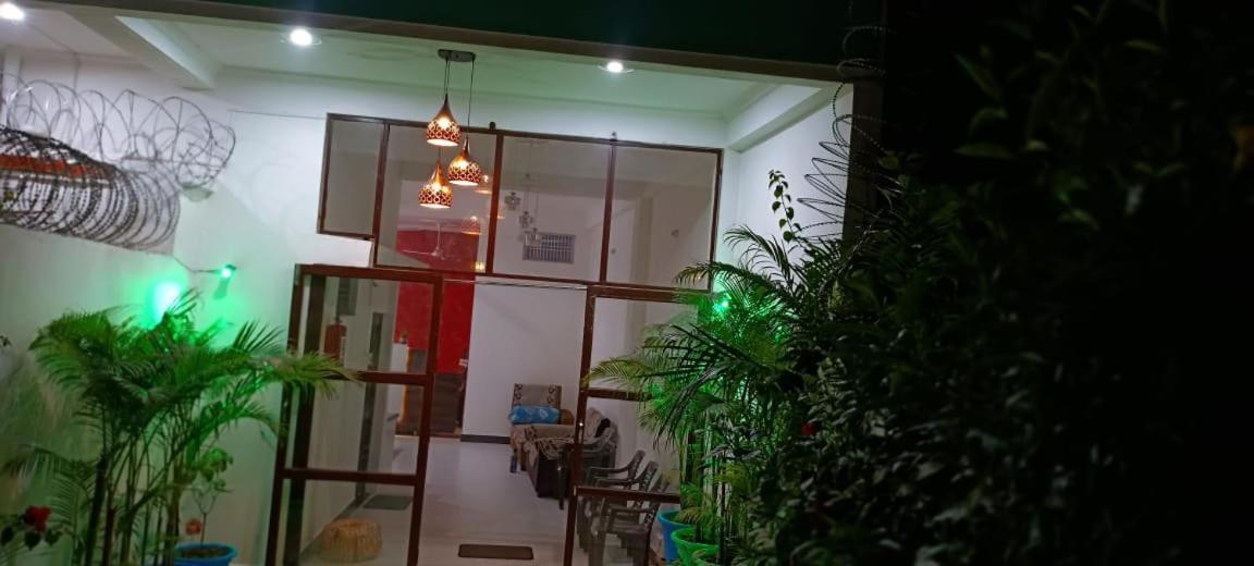 Shree Gorakhnath Guest House Ayodhya Экстерьер фото