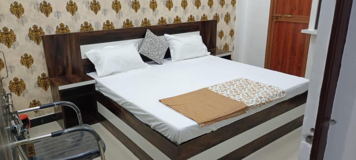 Shree Gorakhnath Guest House Ayodhya Экстерьер фото