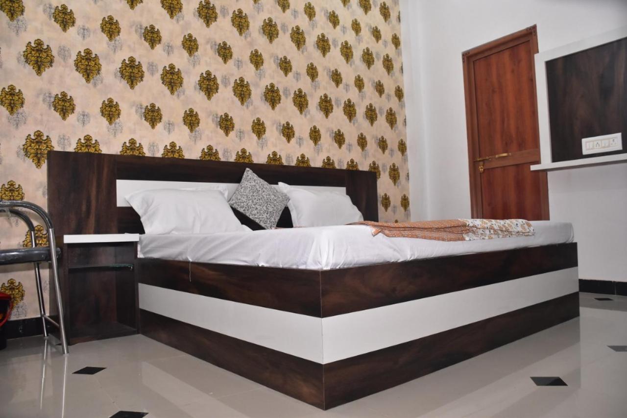 Shree Gorakhnath Guest House Ayodhya Экстерьер фото
