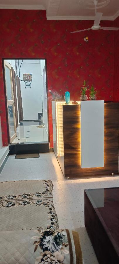 Shree Gorakhnath Guest House Ayodhya Экстерьер фото
