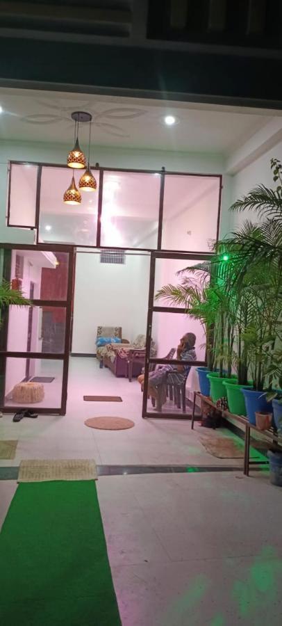 Shree Gorakhnath Guest House Ayodhya Экстерьер фото