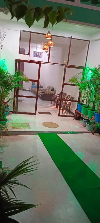 Shree Gorakhnath Guest House Ayodhya Экстерьер фото