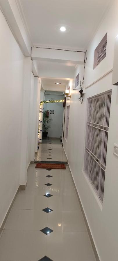 Shree Gorakhnath Guest House Ayodhya Экстерьер фото
