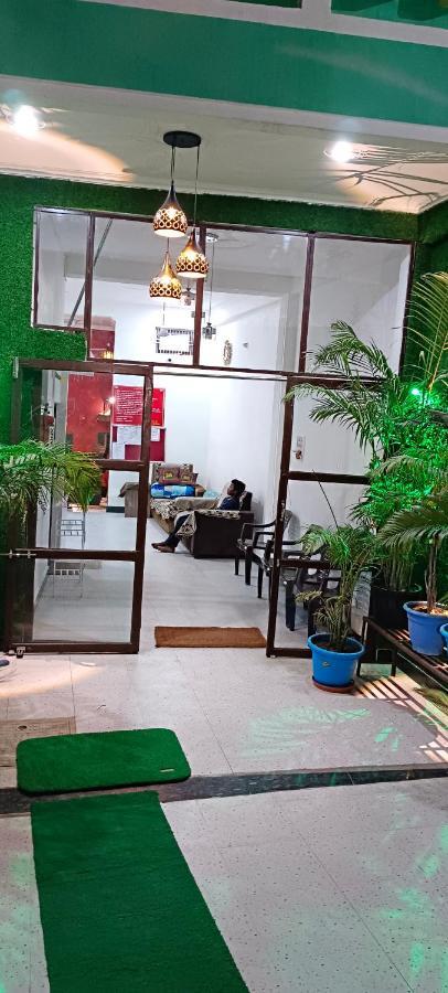 Shree Gorakhnath Guest House Ayodhya Экстерьер фото