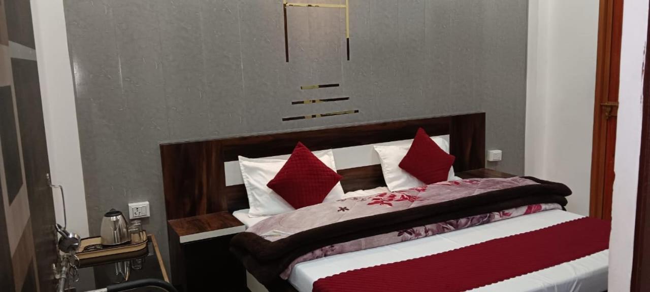 Shree Gorakhnath Guest House Ayodhya Экстерьер фото