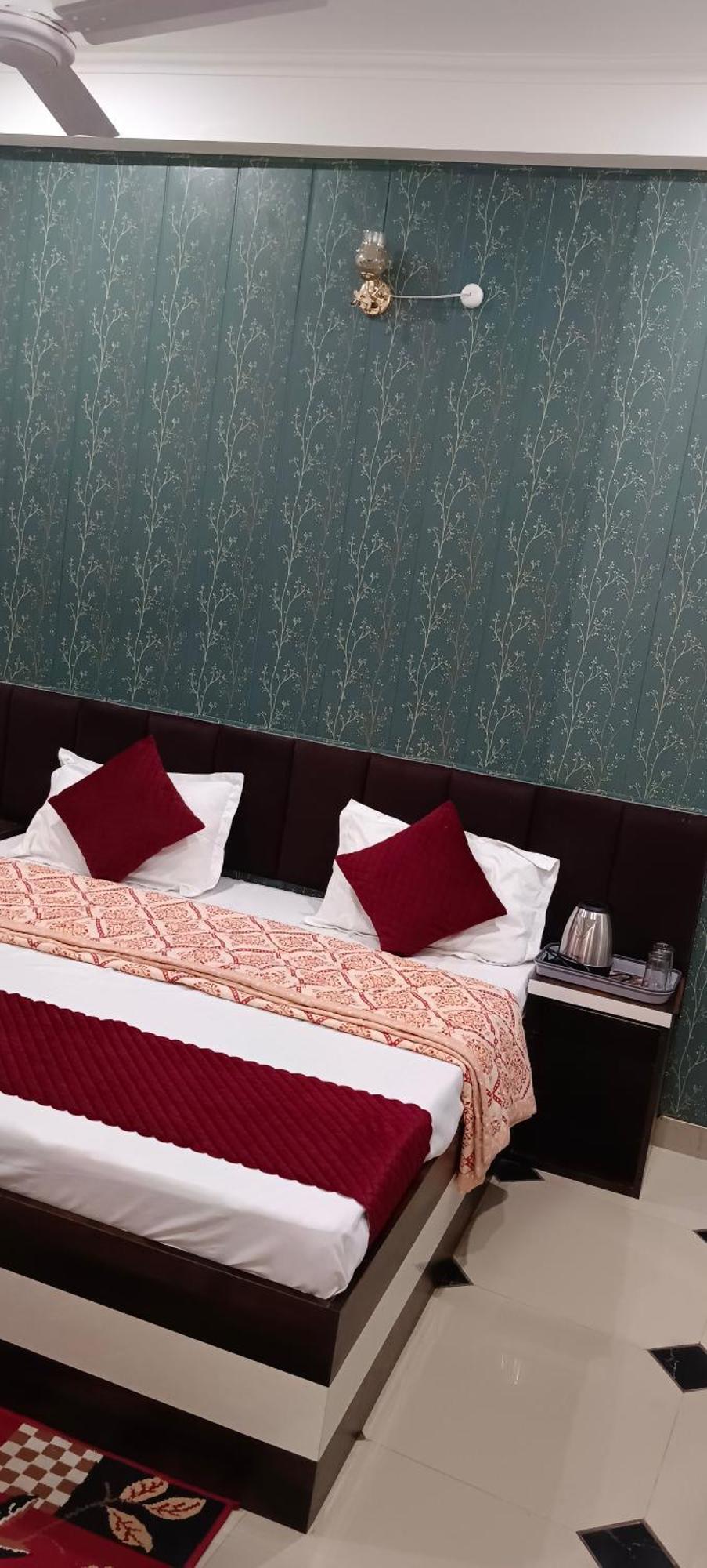 Shree Gorakhnath Guest House Ayodhya Экстерьер фото